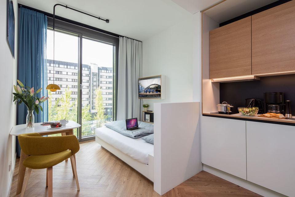 Serviced apartment, bedroom with city view in Berlin Charlottenburg