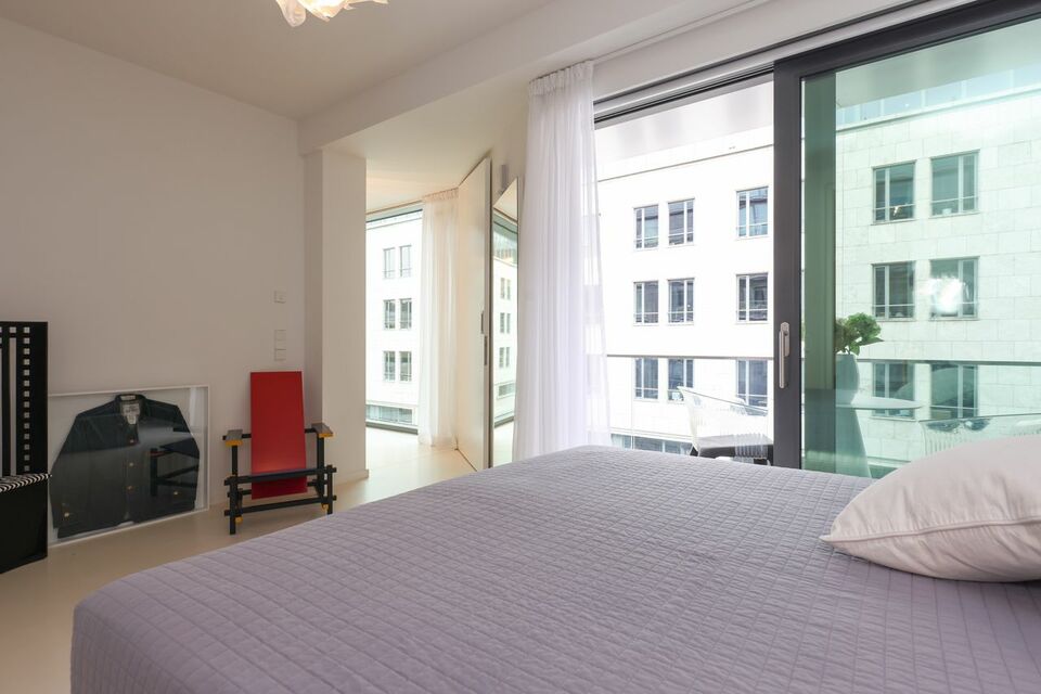 Möblierte Wohnung, Schlafzimmer mit Balkonblick in Berlin Prenzlauer Berg