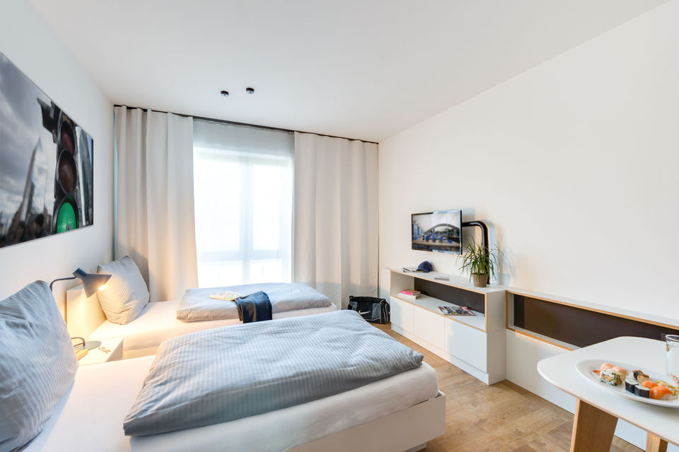 Serviced apartment, bedroom with natural light in Berlin Karlshorst