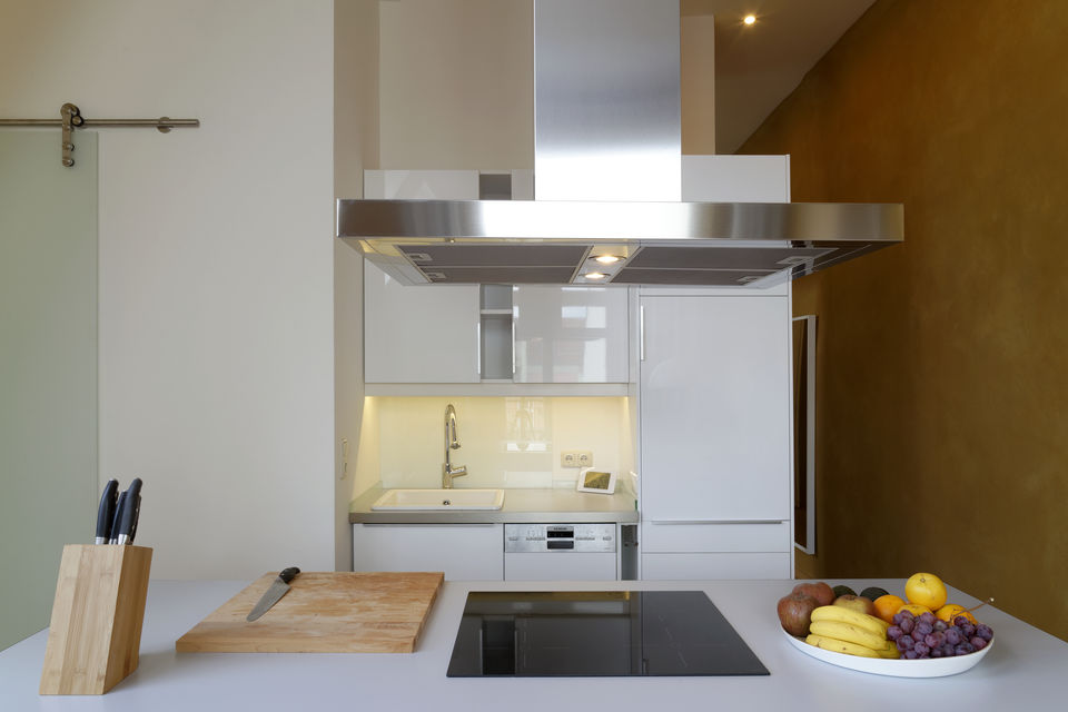 Furnished apartment, kitchen with cooking island in Berlin Friedrichshain
