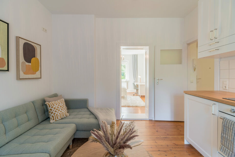 Möblierte Wohnung, Wohnzimmer mit Küchenzeile in Berlin Prenzlauer Berg