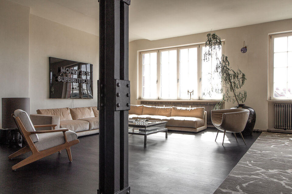 Furnished apartment, living room with industrial column in Berlin Mitte