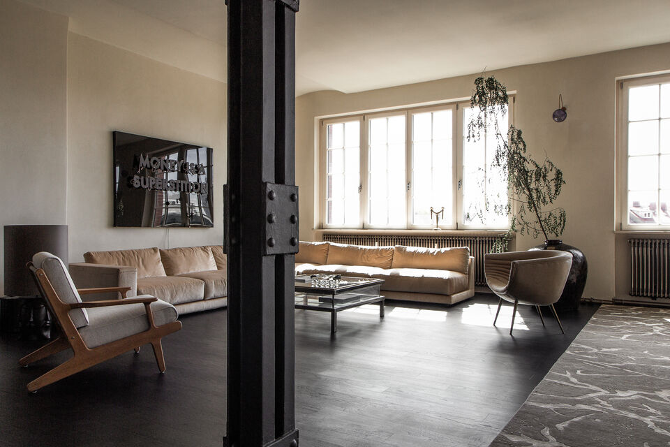 Furnished apartment, living room with fireplace in Berlin Mitte