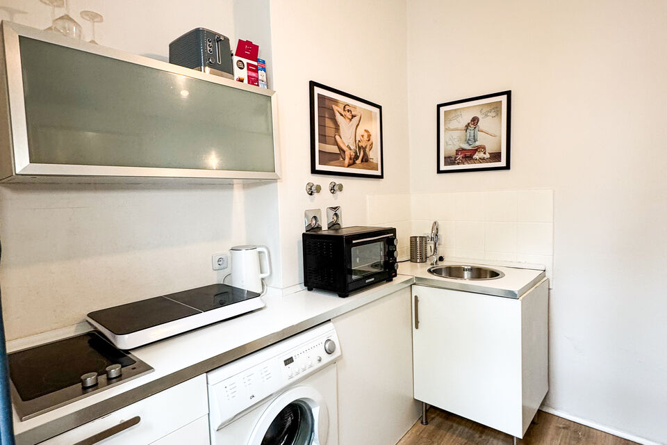 Furnished apartment, kitchen with washing machine in Berlin Friedrichshain