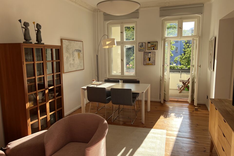 Furnished apartment, living room with natural light in Berlin Wilmersdorf