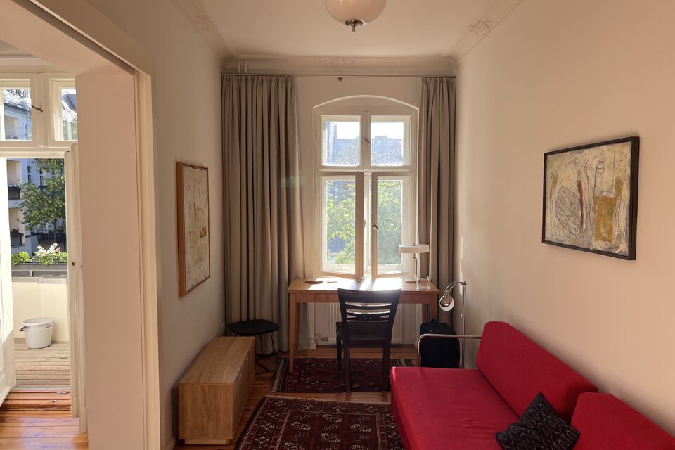 Furnished apartment, living room with bay window in Berlin Wilmersdorf