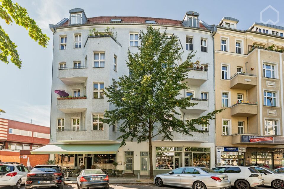 Furnished apartment, building facade with street frontage in Berlin Wilmersdorf