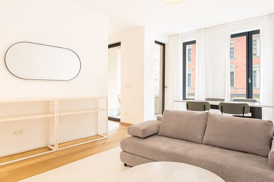 Möblierte Wohnung, Wohnzimmer mit Panoramafenstern in Leipzig Schleußig