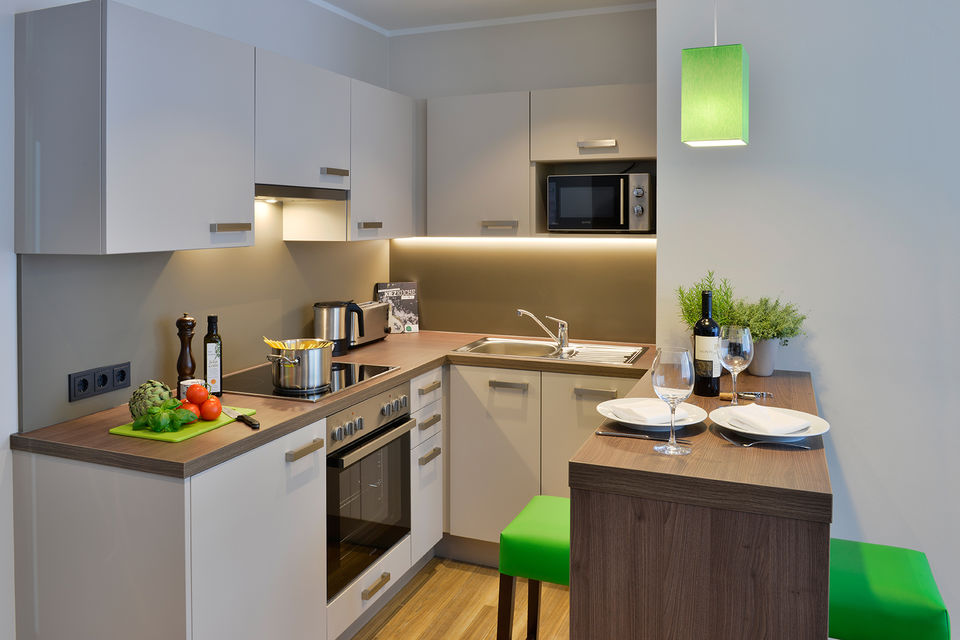 Serviced Apartment, Küche mit moderner L-Form in Hamburg Groß Borstel