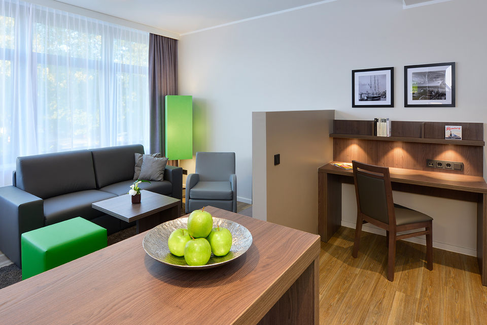 Serviced Apartment, Wohnzimmer mit moderner Einrichtung in Hamburg Groß Borstel