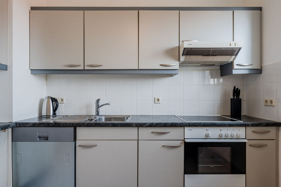 Möblierte Wohnung, Küche mit Elektroherden in Berlin Treptow-Köpenick