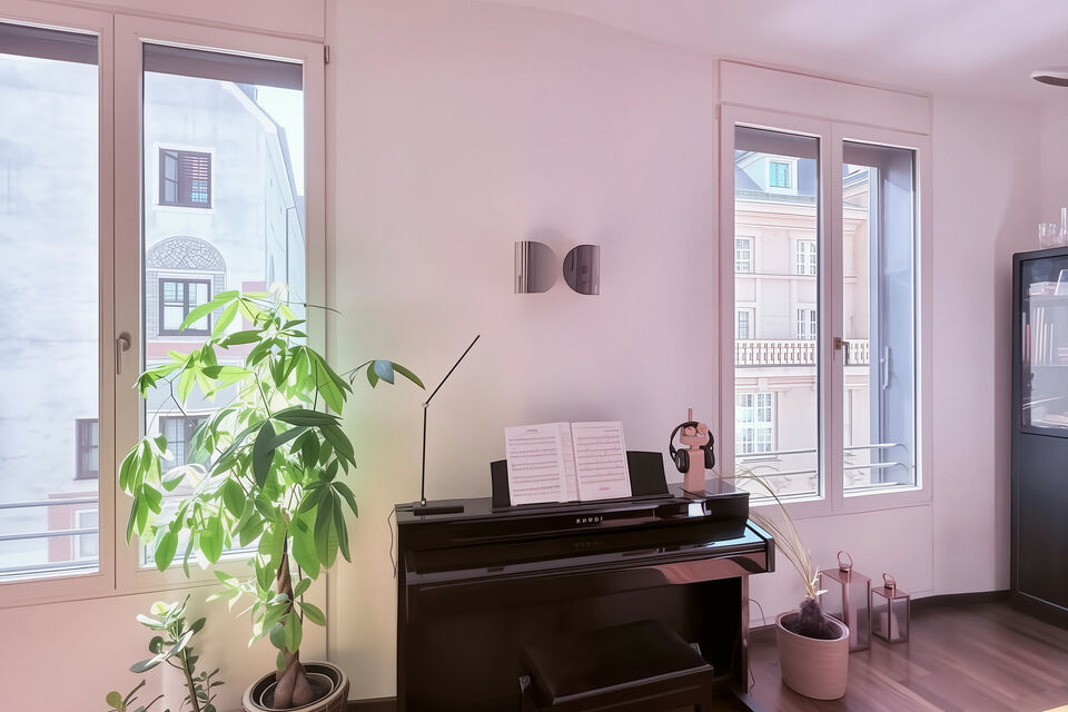 Möblierte Wohnung, Wohnzimmer mit Klavier in München Altstadt-Lehel