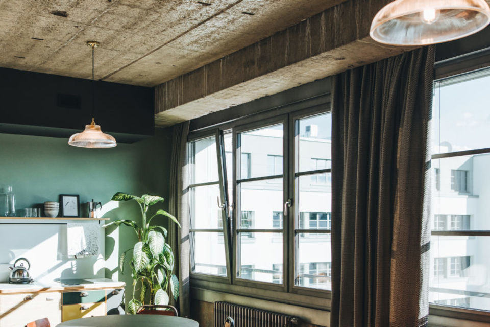 Serviced apartment, kitchen with concrete ceiling in Berlin Friedrichshain