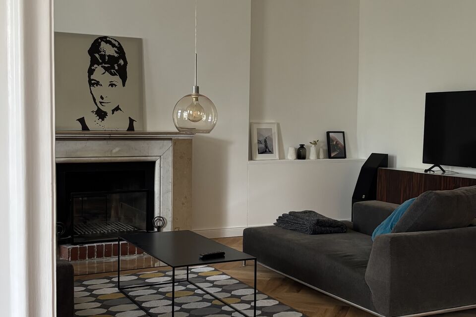 Furnished apartment, living room with fireplace in Berlin Grunewald