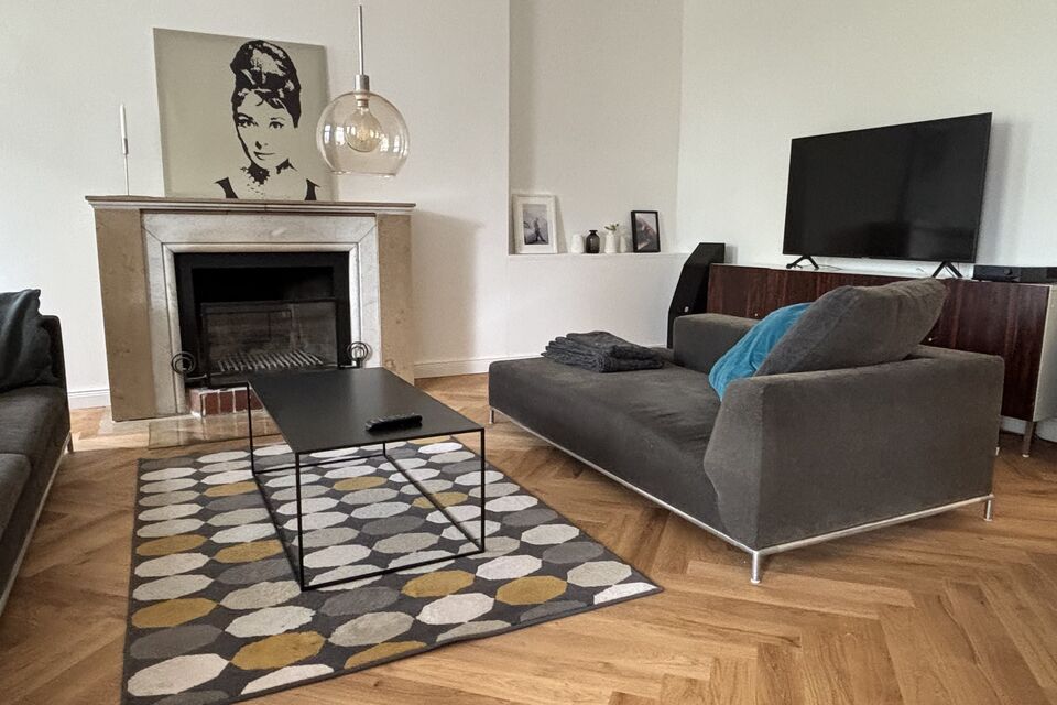 Furnished apartment, living room with fireplace in Berlin Grunewald