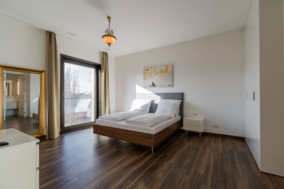 Furnished apartment, bedroom with balcony access in Berlin Mitte