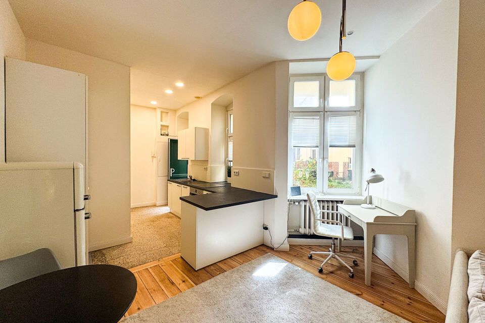 Furnished apartment, kitchen with cooking island in Berlin Charlottenburg