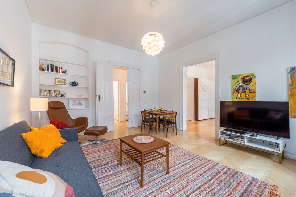 Furnished apartment, living room with wooden flooring in Berlin Mitte