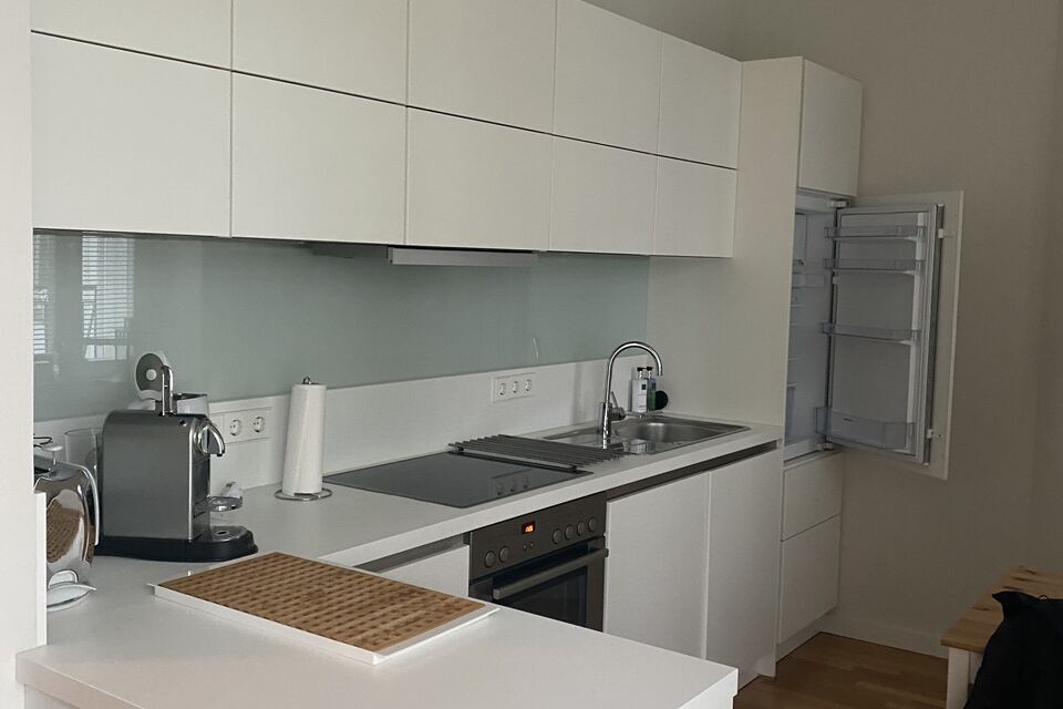Serviced apartment, kitchen with modern fitted kitchen in Berlin Tiergarten