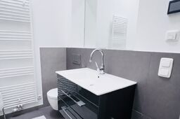 Möblierte Wohnung in Berlin, Friedrichshain – Badezimmer
