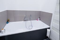 Möblierte Wohnung in Berlin, Friedrichshain – Badezimmer