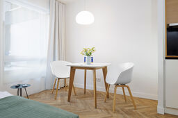 Serviced Apartment in München, Schwabing – Esszimmer