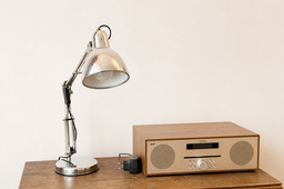 Möblierte Wohnung, Wohnzimmer mit Vintage-Stereoanlage in Berlin Prenzlauer Berg