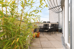 Furnished apartment, rooftop terrace with seating area and plants in Berlin Friedrichshain
