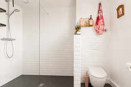Furnished apartment, bathroom with walk-in shower in Berlin Friedrichshain