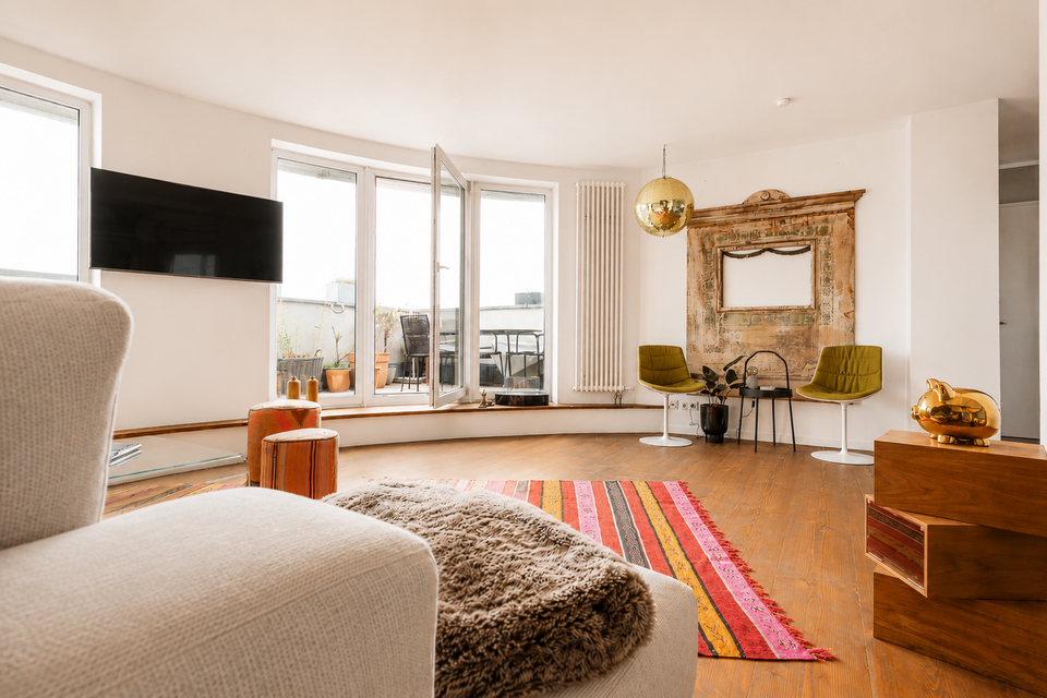 Furnished apartment, living room with panoramic windows in Berlin Friedrichshain