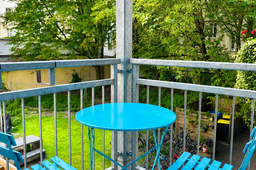 Furnished apartment, balcony with blue table in Berlin Prenzlauer Berg