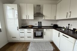 Furnished apartment, kitchen with black countertop in Berlin Prenzlauer Berg