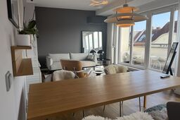 Furnished apartment, dining area with wooden table in Berlin Prenzlauer Berg