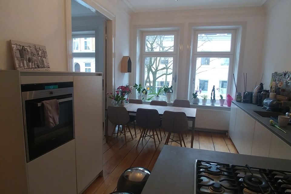 Furnished apartment, kitchen with dining area in Hamburg Sternschanze