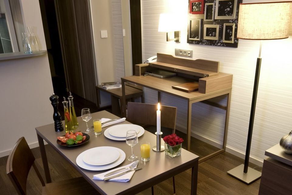 Serviced apartment, dining room with elegant table setting in Berlin Charlottenburg