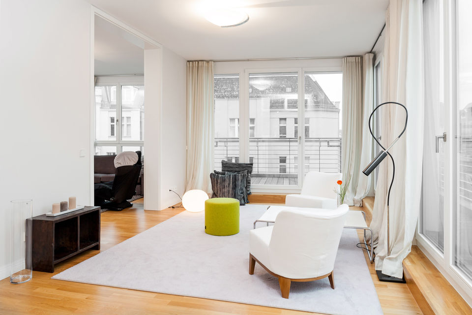 Furnished apartment, living room with balcony view in Berlin Schöneberg