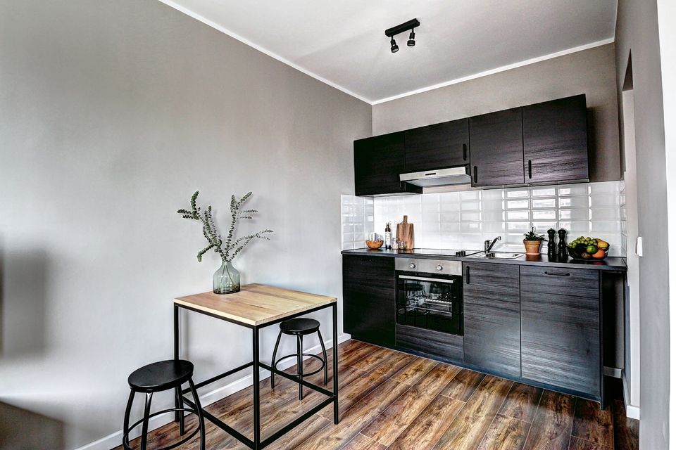 Furnished apartment, kitchen with black cabinetry in Berlin Mitte