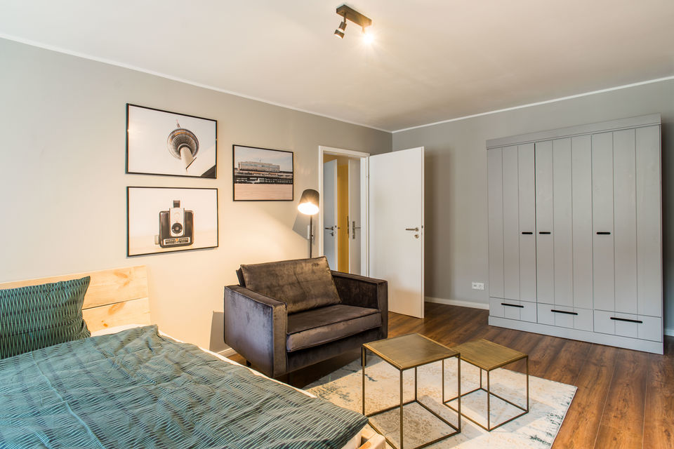 Furnished apartment, bedroom with hardwood flooring in Berlin Prenzlauer Berg