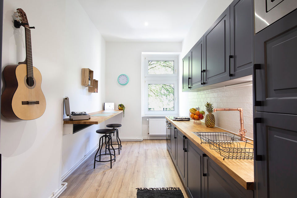 Furnished apartment, kitchen with black cabinetry in Berlin Charlottenburg