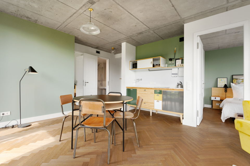Serviced apartment, living room with open kitchen in Berlin Mitte