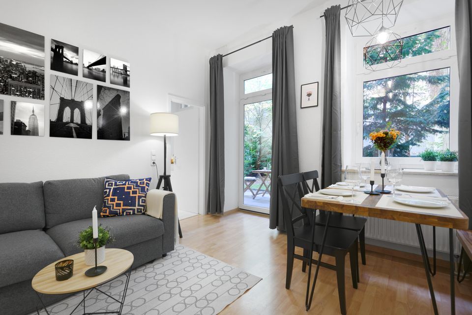 Möblierte Wohnung, Wohnzimmer mit Terrassenzugang in Berlin Prenzlauer Berg
