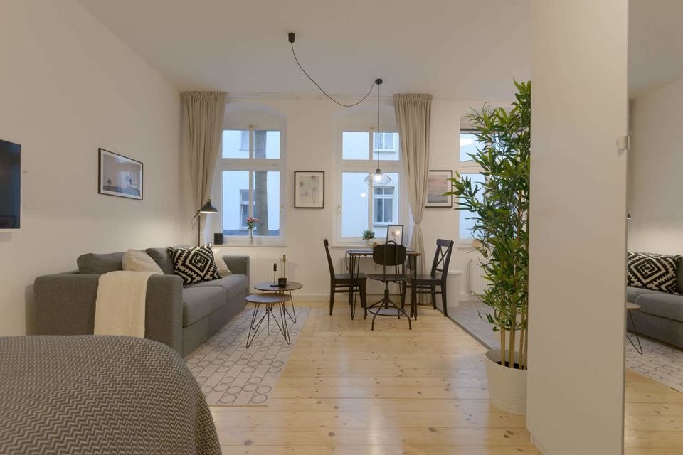 Furnished apartment, living room with wooden flooring in Berlin Prenzlauer Berg