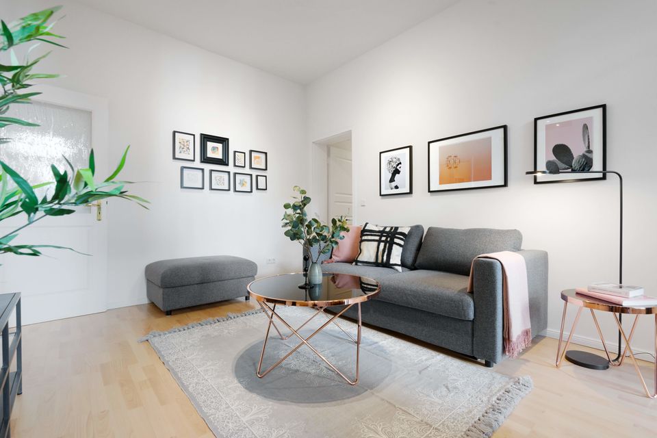 Möblierte Wohnung, Wohnzimmer mit Designermöbeln in Berlin Prenzlauer Berg