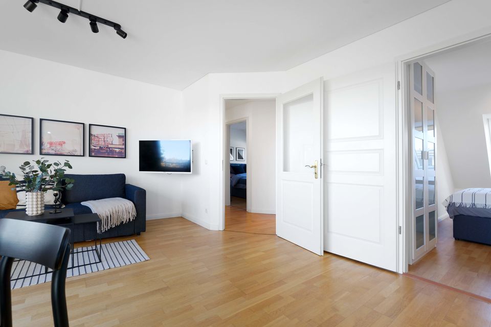 Möblierte Wohnung, Wohnzimmer mit Parkettboden in Berlin Prenzlauer Berg