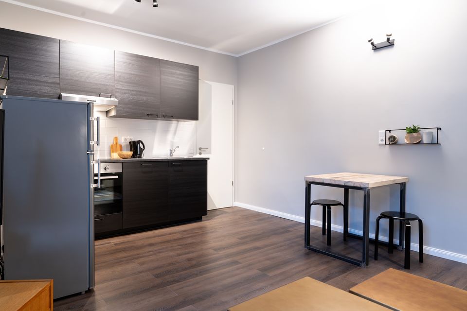 Furnished apartment, kitchen with black cabinetry in Berlin Friedrichshain