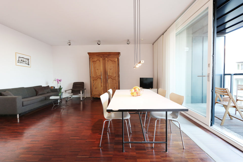 Furnished apartment, dining room with balcony access in Berlin Mitte