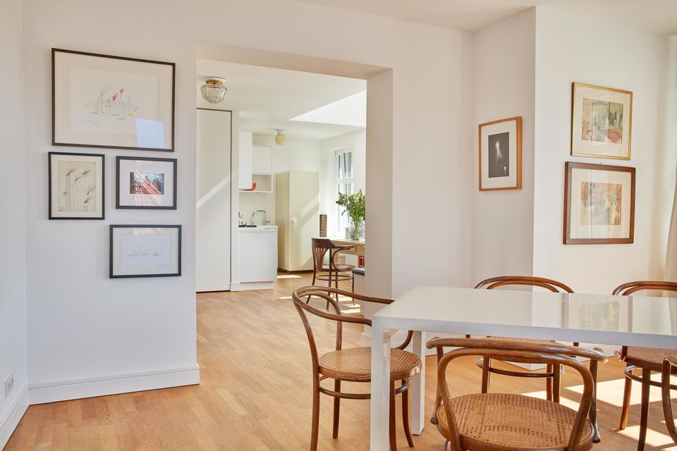 Furnished apartment, dining room with wooden chairs in Berlin Mitte