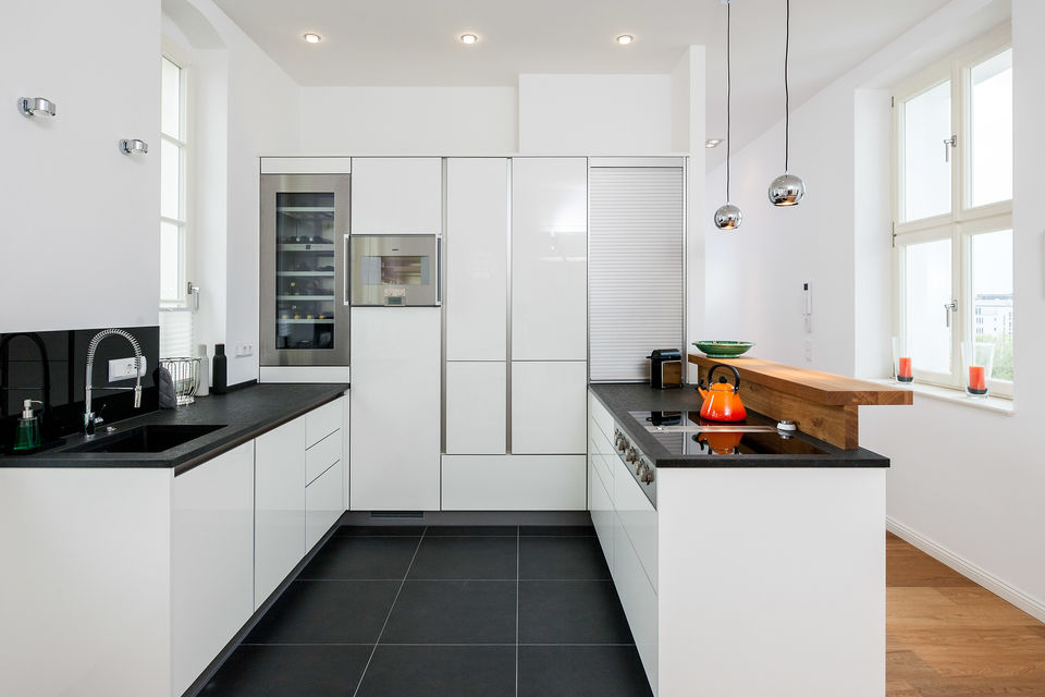 Furnished apartment, kitchen with cooking island in Berlin Charlottenburg