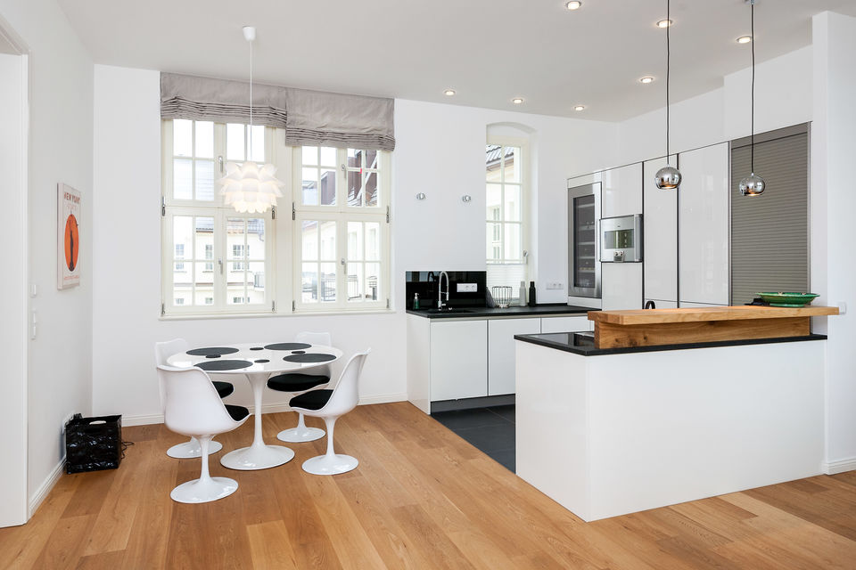 Furnished apartment, kitchen with cooking island in Berlin Charlottenburg