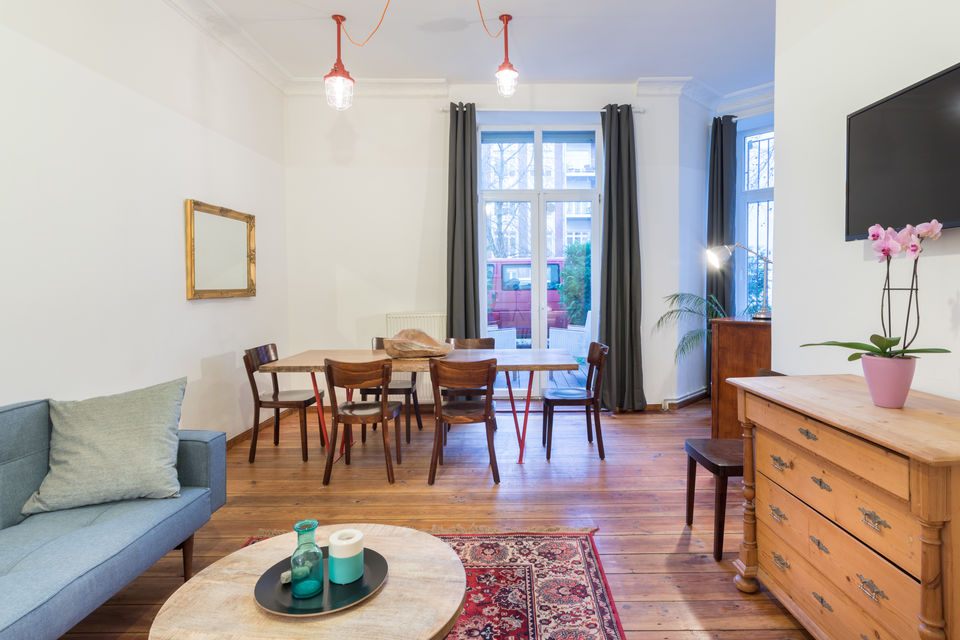 Furnished apartment, living room with wooden flooring in Berlin Friedrichshain